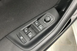 valkoinen Volkswagen Passat 2017 kuva 15.