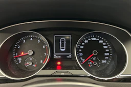 valkoinen Volkswagen Passat 2017 kuva 17.