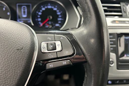 valkoinen Volkswagen Passat 2017 kuva 19.