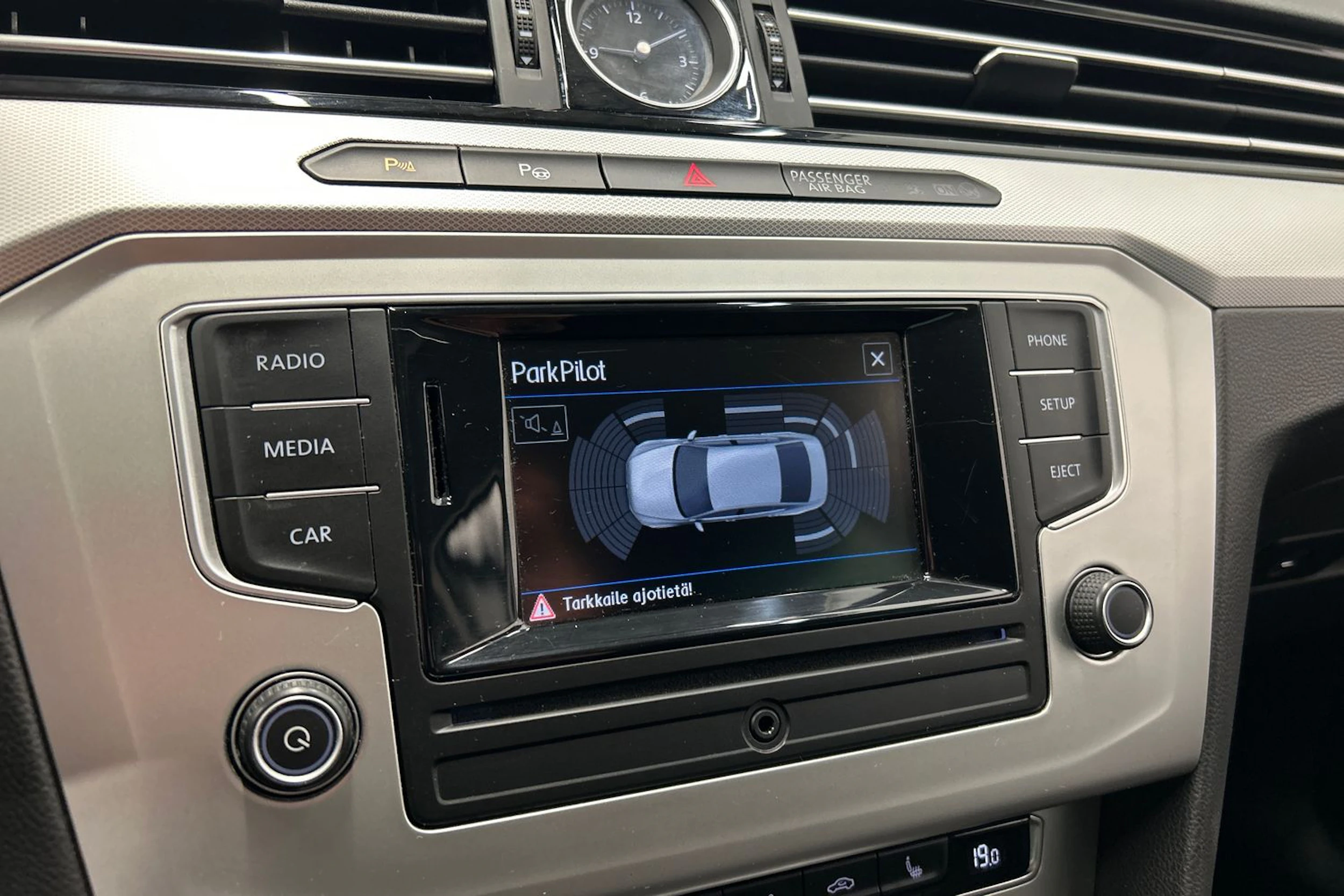 valkoinen Volkswagen Passat 2017 kuva 20.