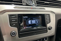 valkoinen Volkswagen Passat 2017 kuva 20.