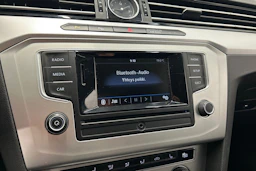 valkoinen Volkswagen Passat 2017 kuva 21.