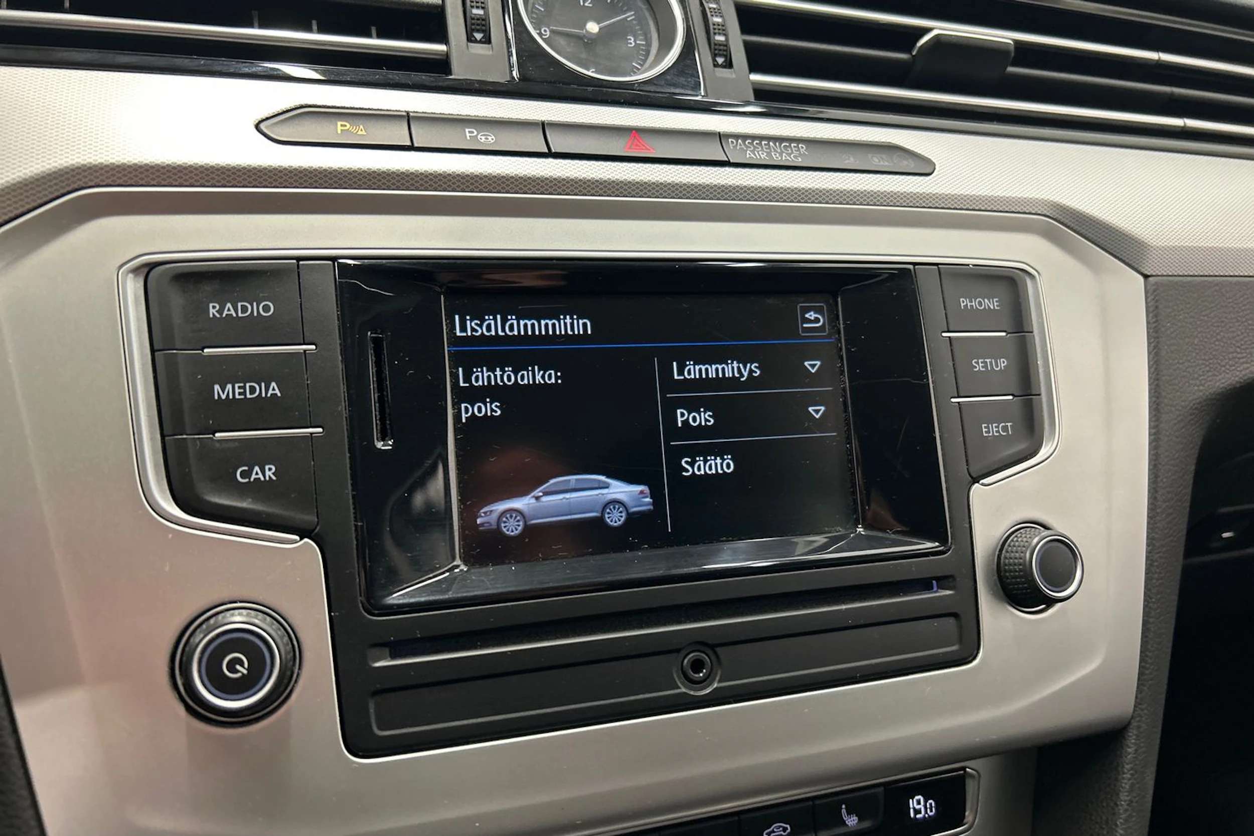valkoinen Volkswagen Passat 2017 kuva 22.
