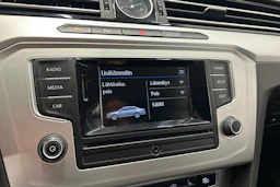 valkoinen Volkswagen Passat 2017 kuva 22.