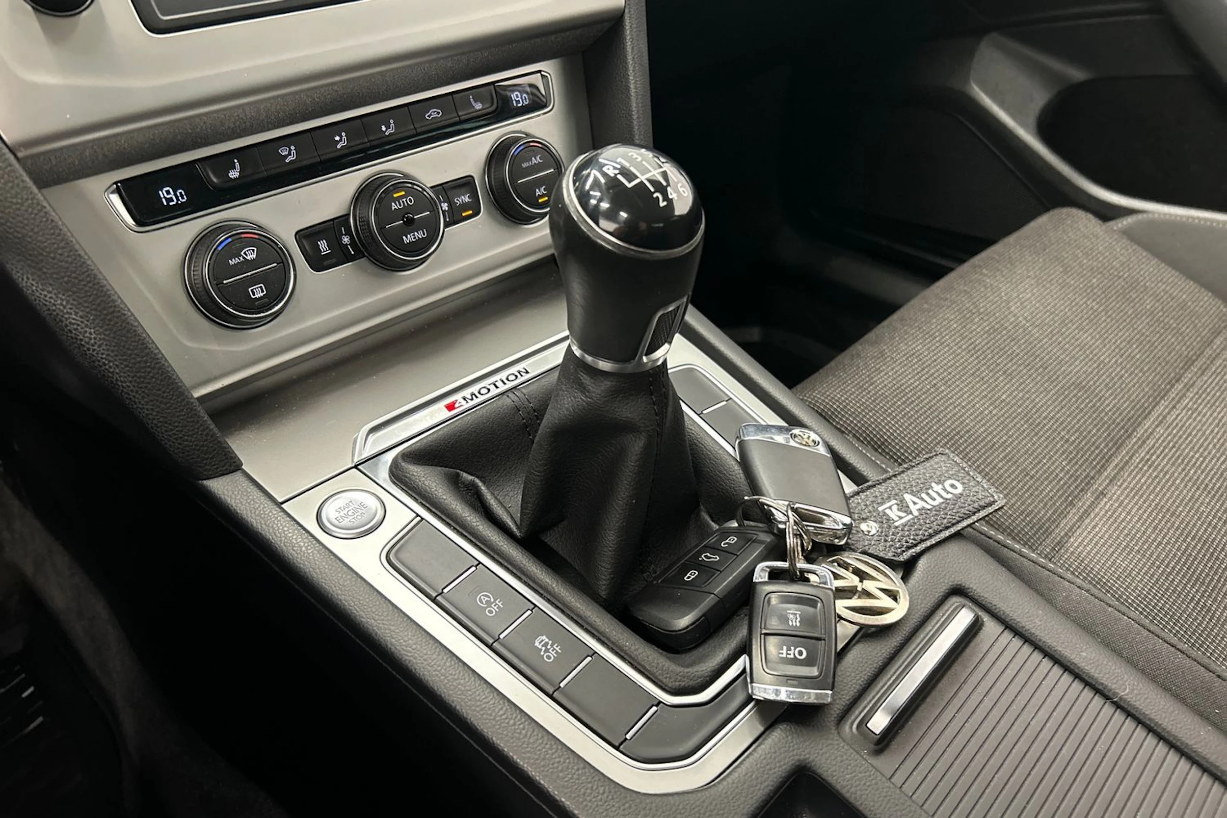 valkoinen Volkswagen Passat 2017 kuva 23.