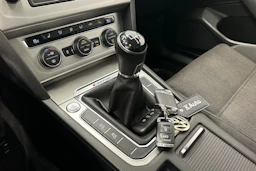 valkoinen Volkswagen Passat 2017 kuva 23.