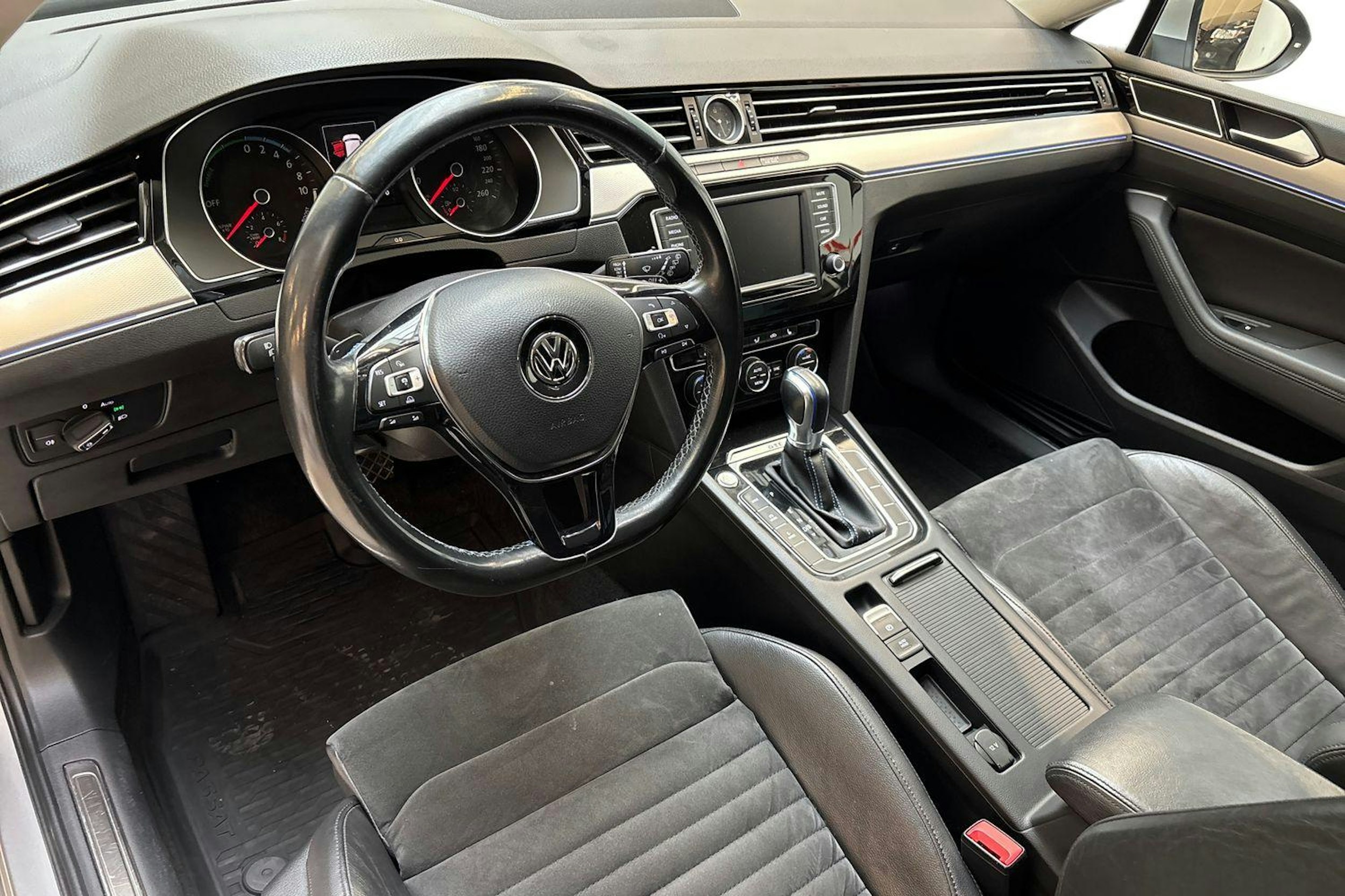 hopea Volkswagen Passat 2017 kuva 7.