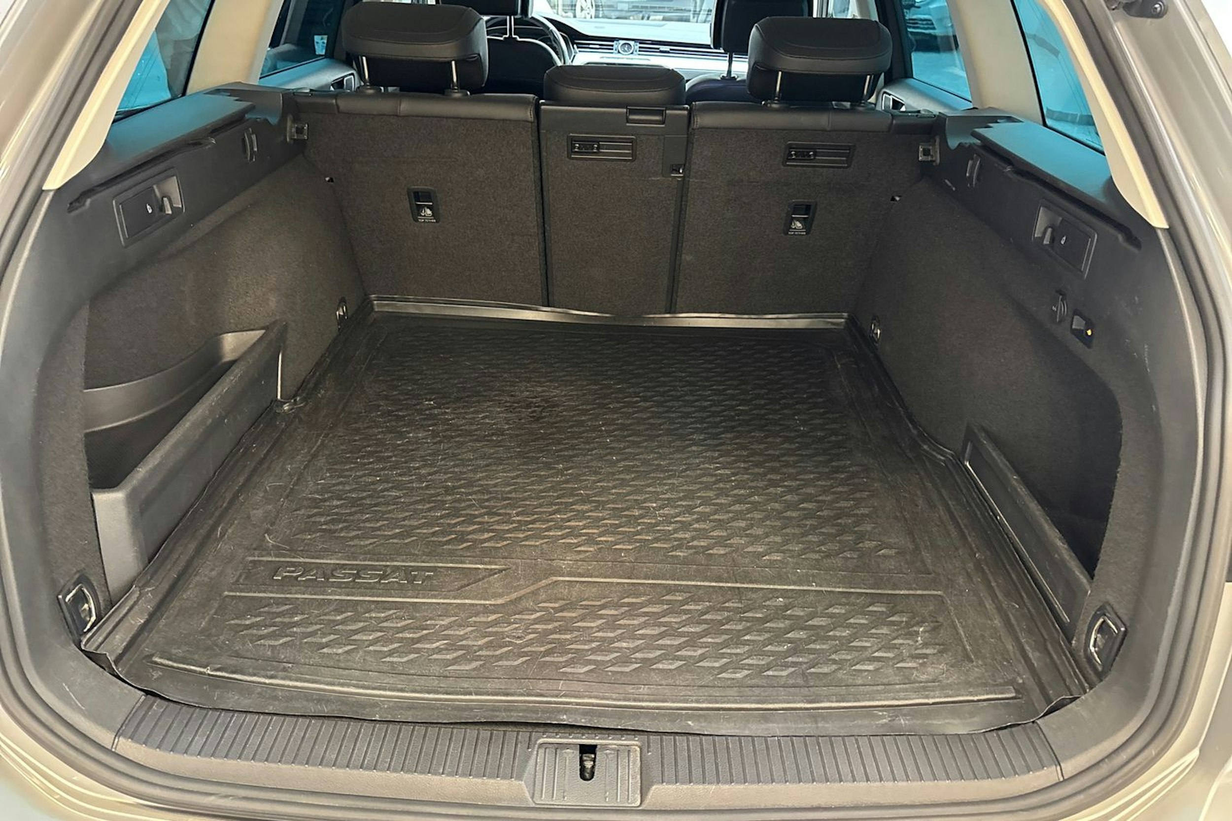 hopea Volkswagen Passat 2017 kuva 15.