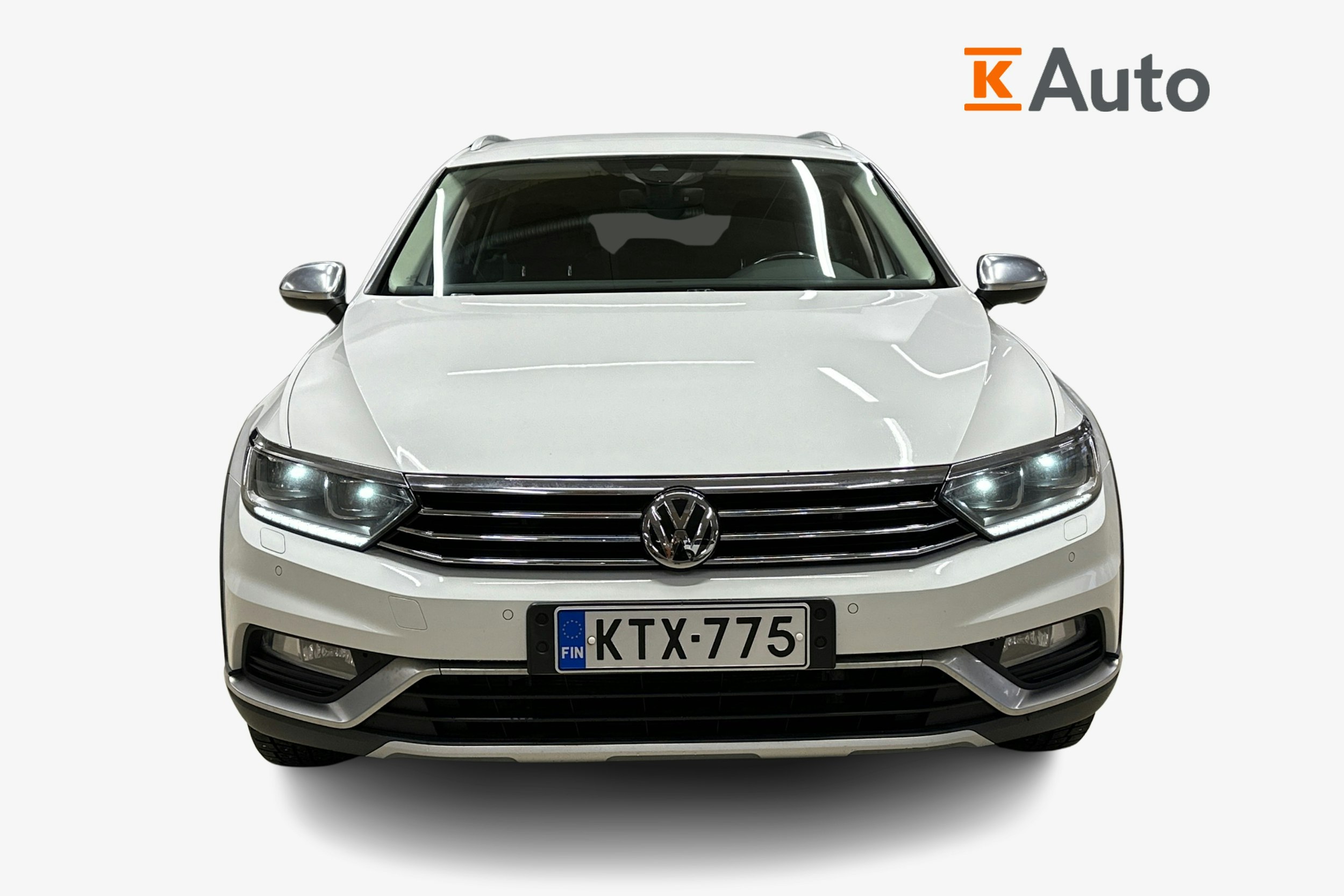 valkoinen Volkswagen Passat 2017 kuva 4.