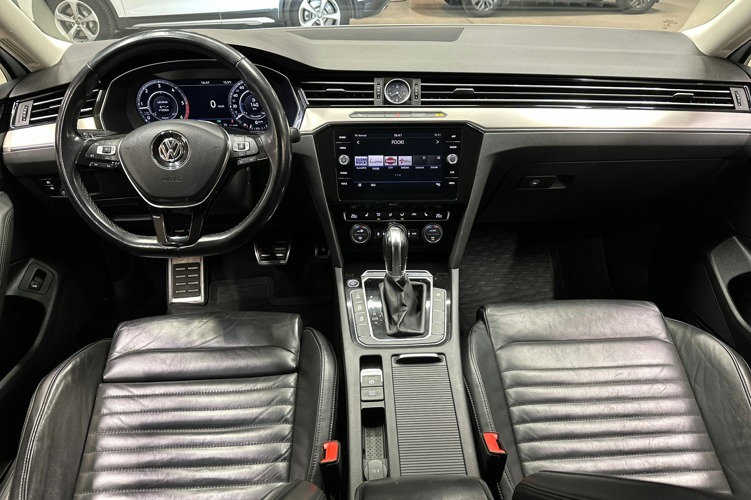 valkoinen Volkswagen Passat 2017 kuva 7.