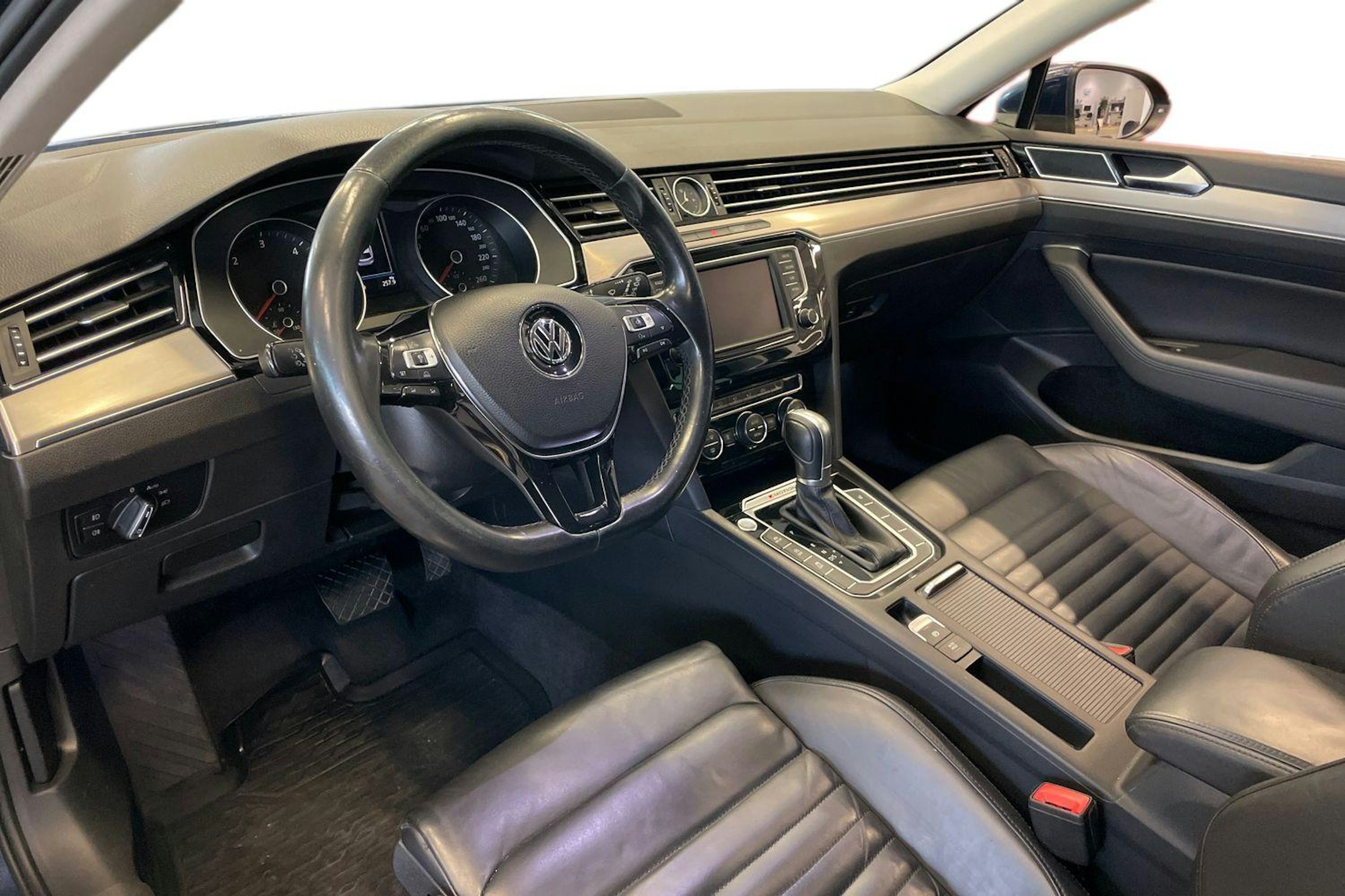 Sininen Volkswagen PASSAT 2017 kuva 7.