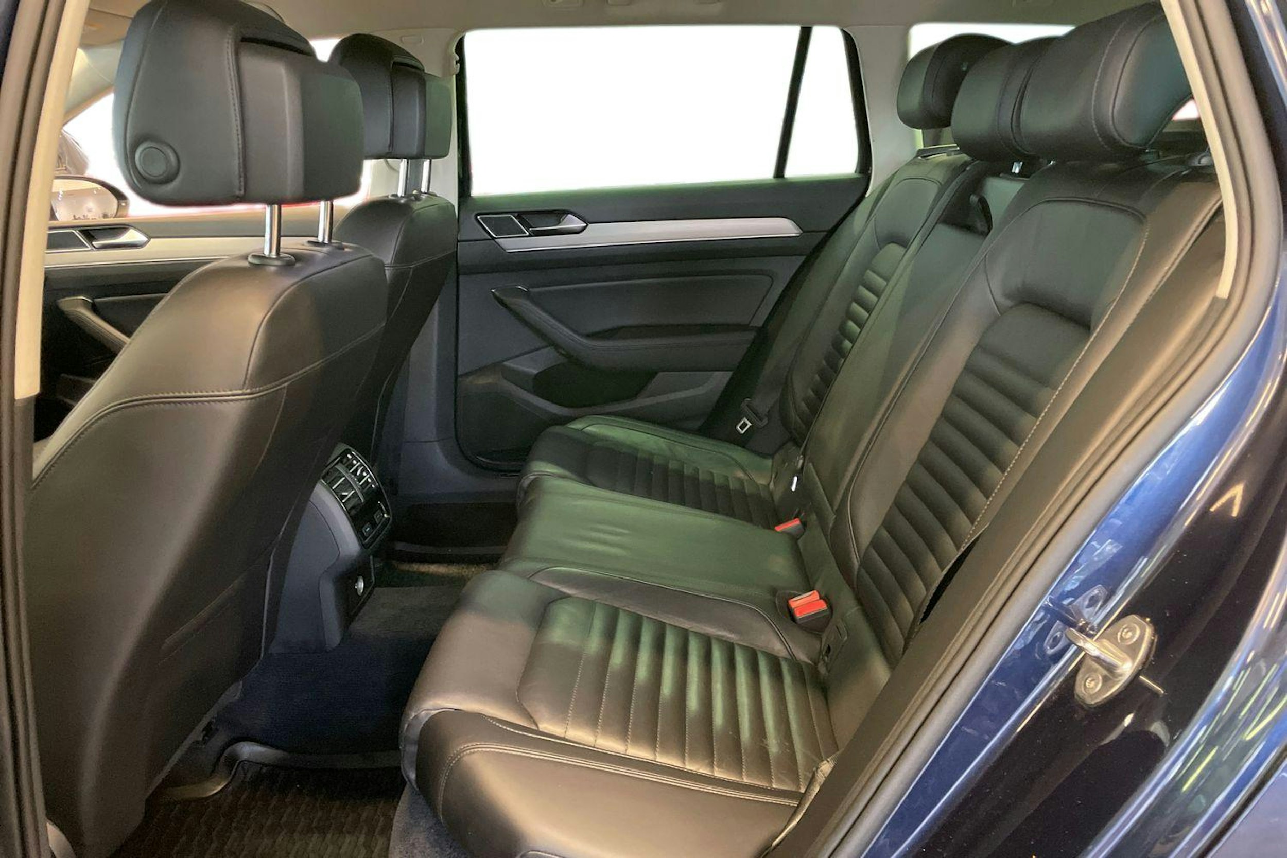Sininen Volkswagen PASSAT 2017 kuva 10.