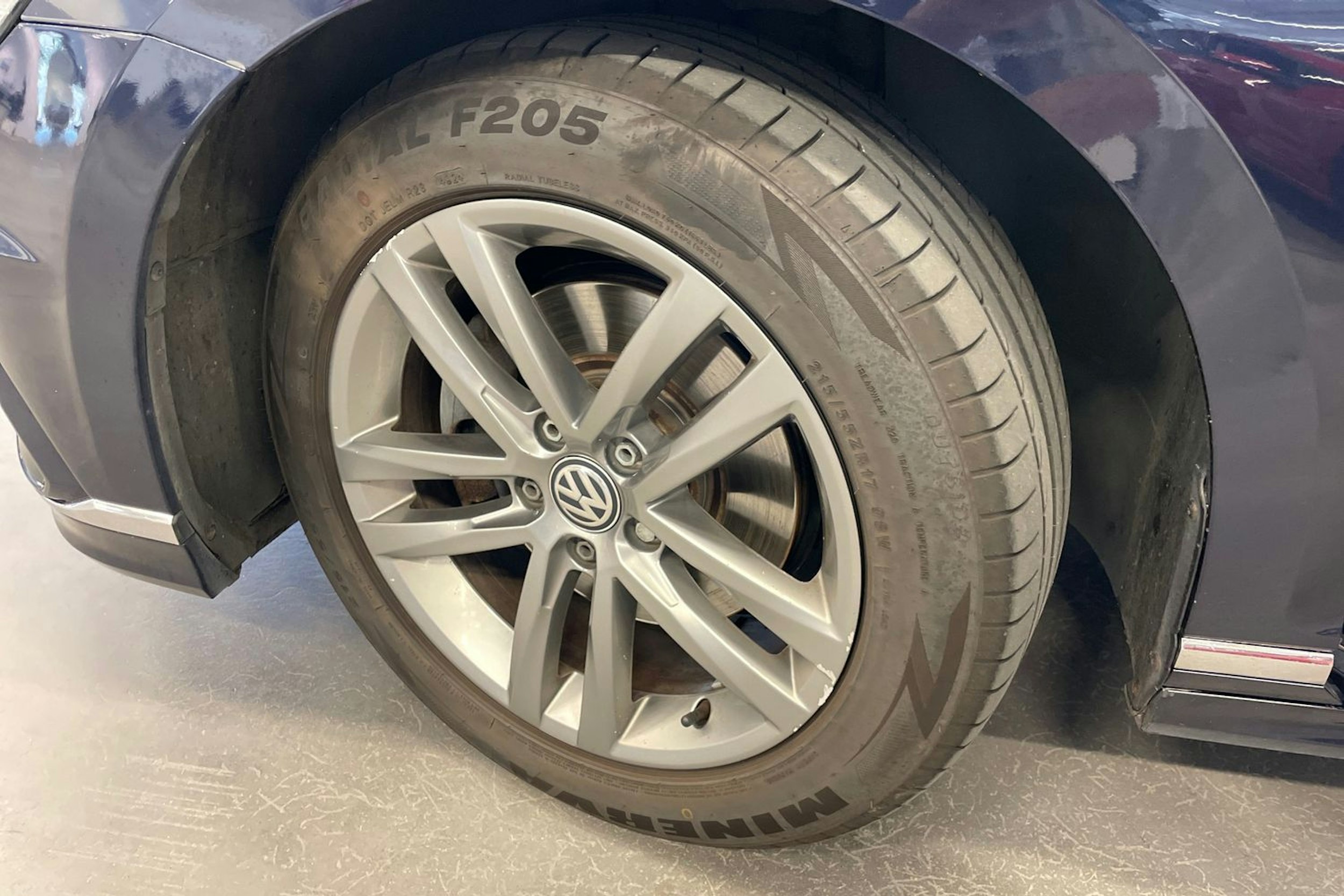 Sininen Volkswagen PASSAT 2017 kuva 13.