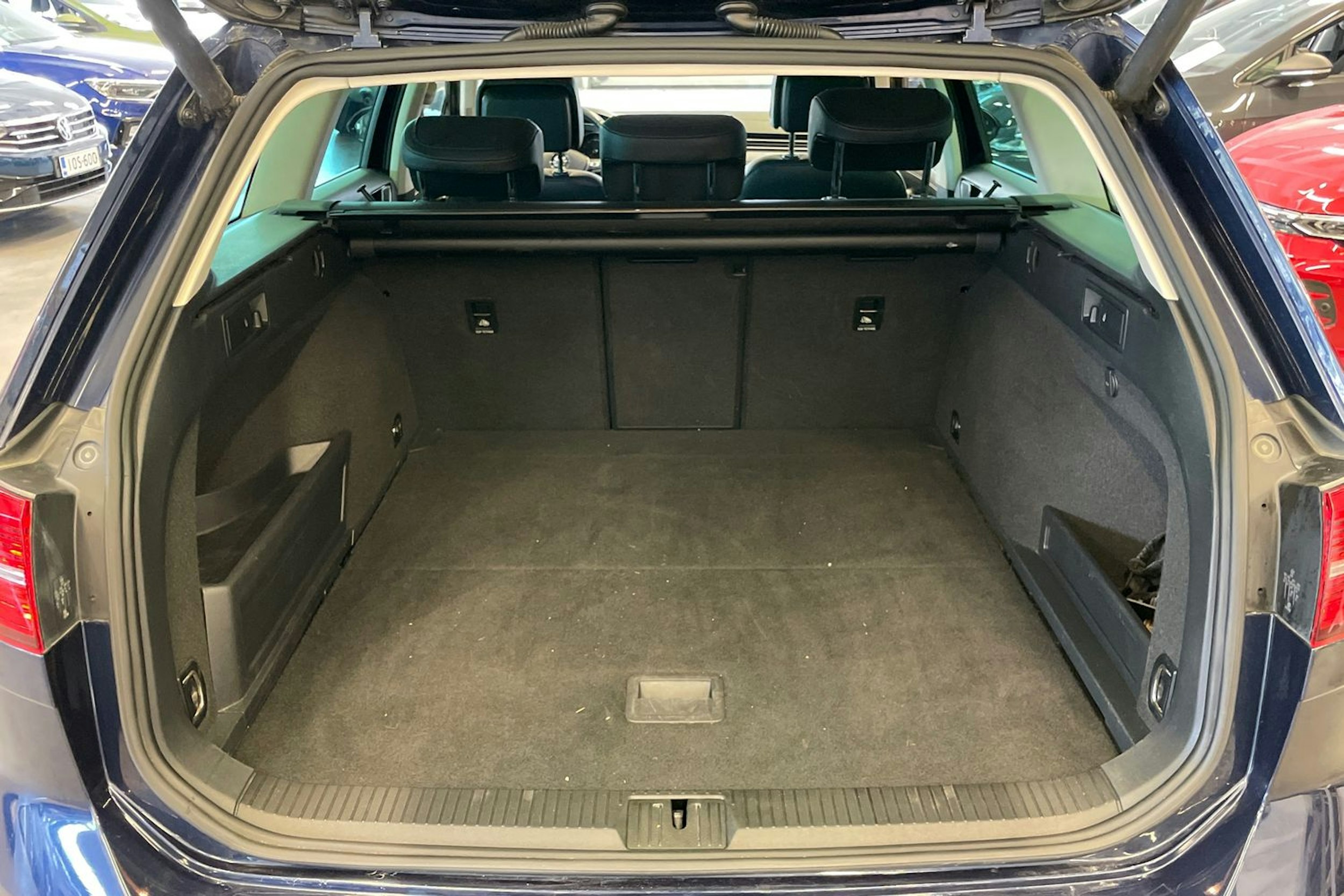 Sininen Volkswagen PASSAT 2017 kuva 14.