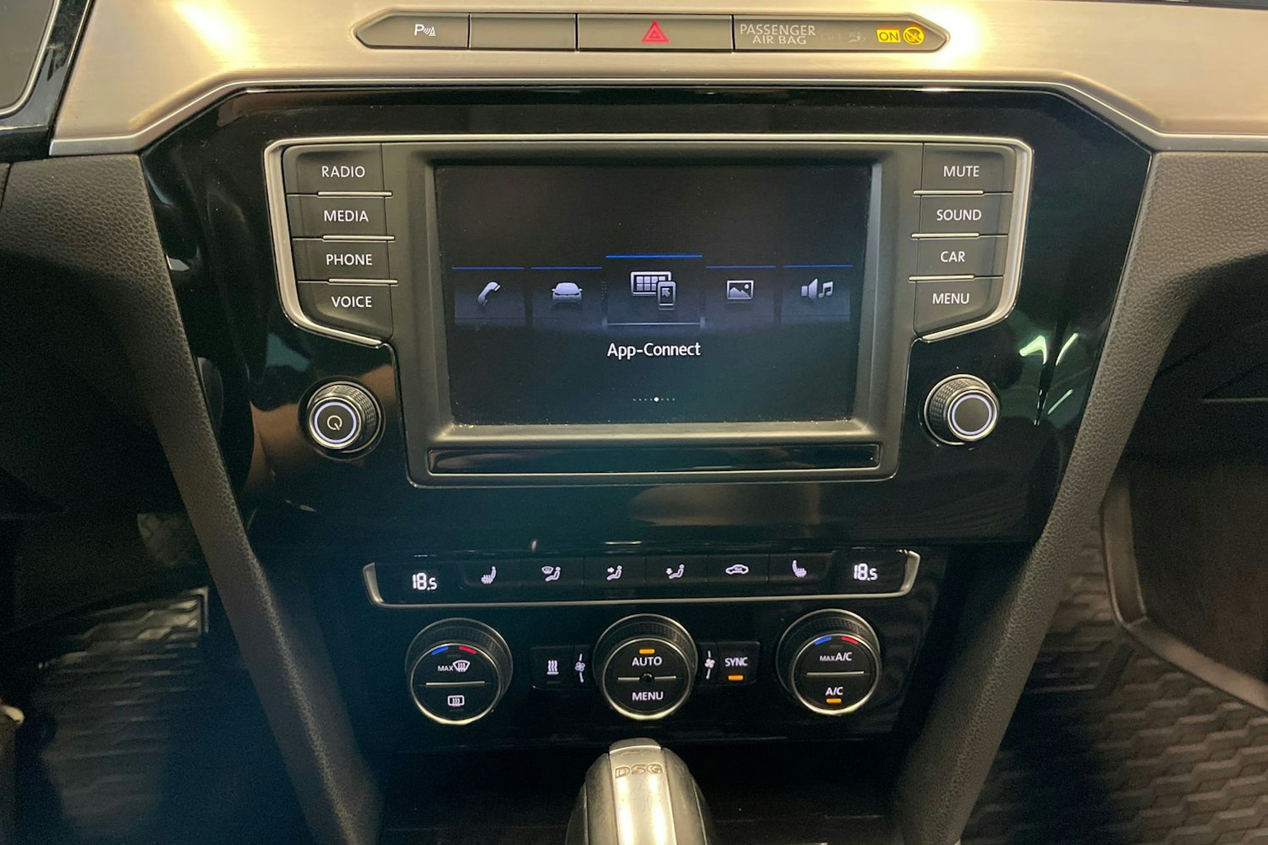 Sininen Volkswagen PASSAT 2017 kuva 16.