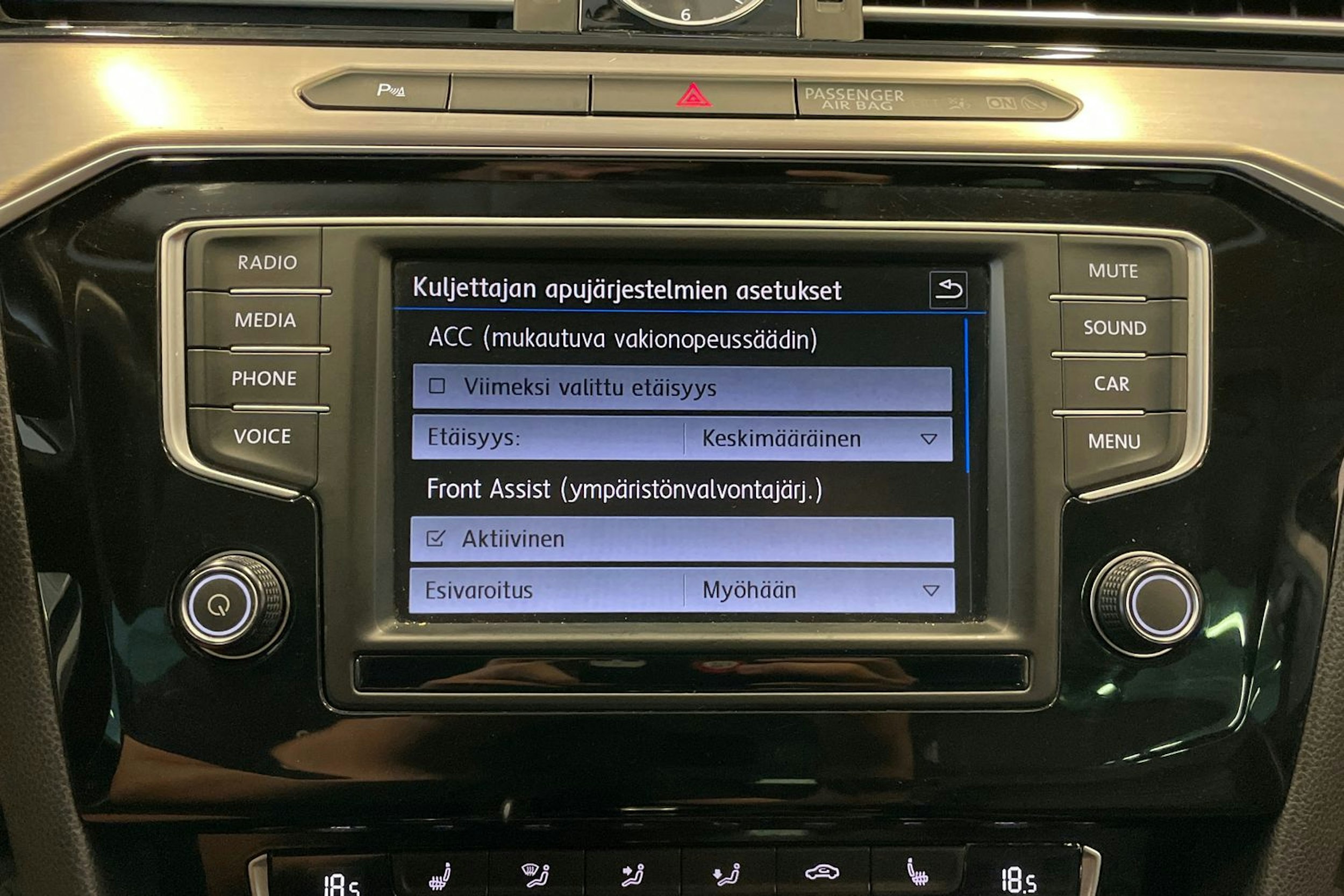 Sininen Volkswagen PASSAT 2017 kuva 19.