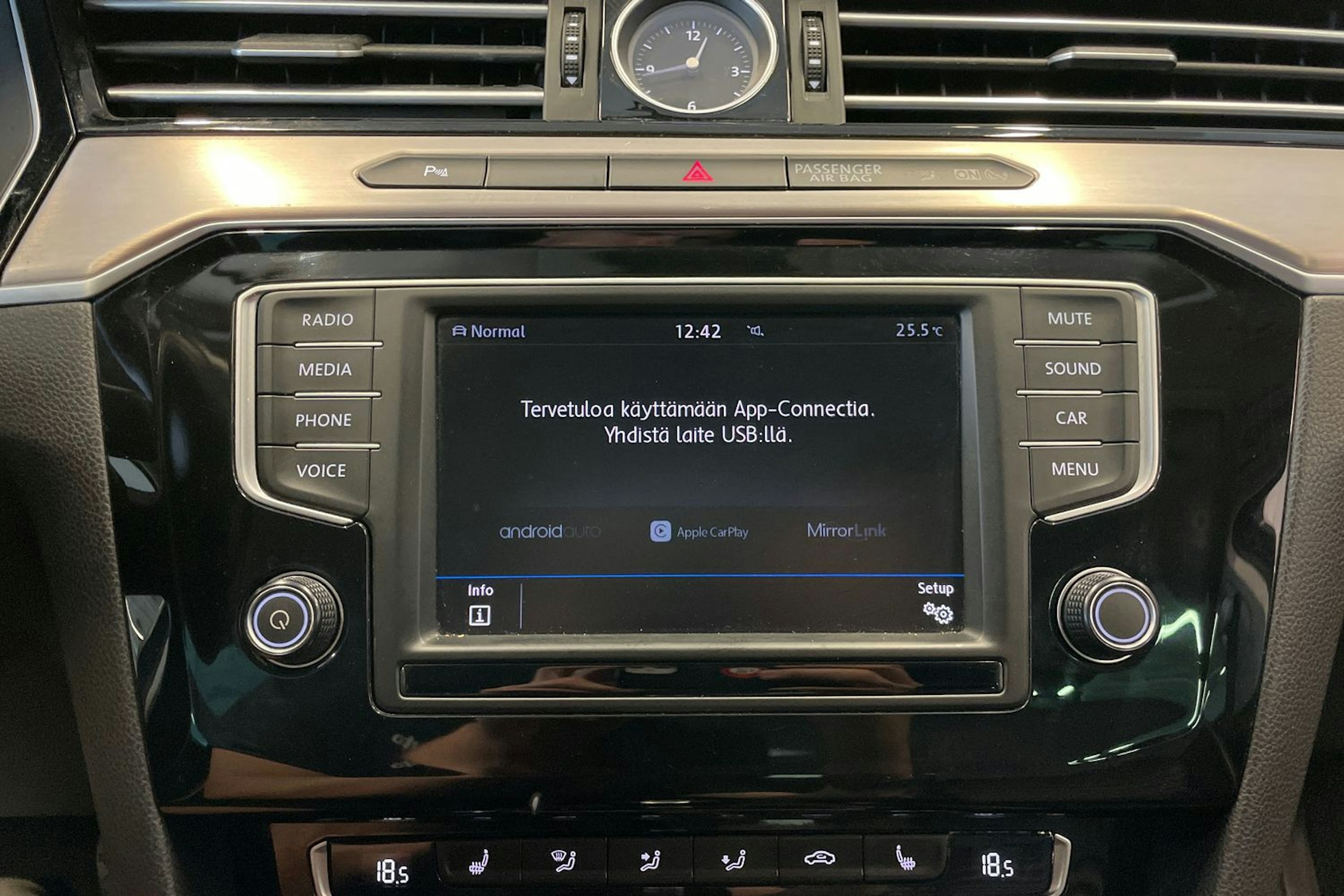 Sininen Volkswagen PASSAT 2017 kuva 21.