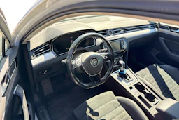 valkoinen Volkswagen Passat 2017 kuva 3.
