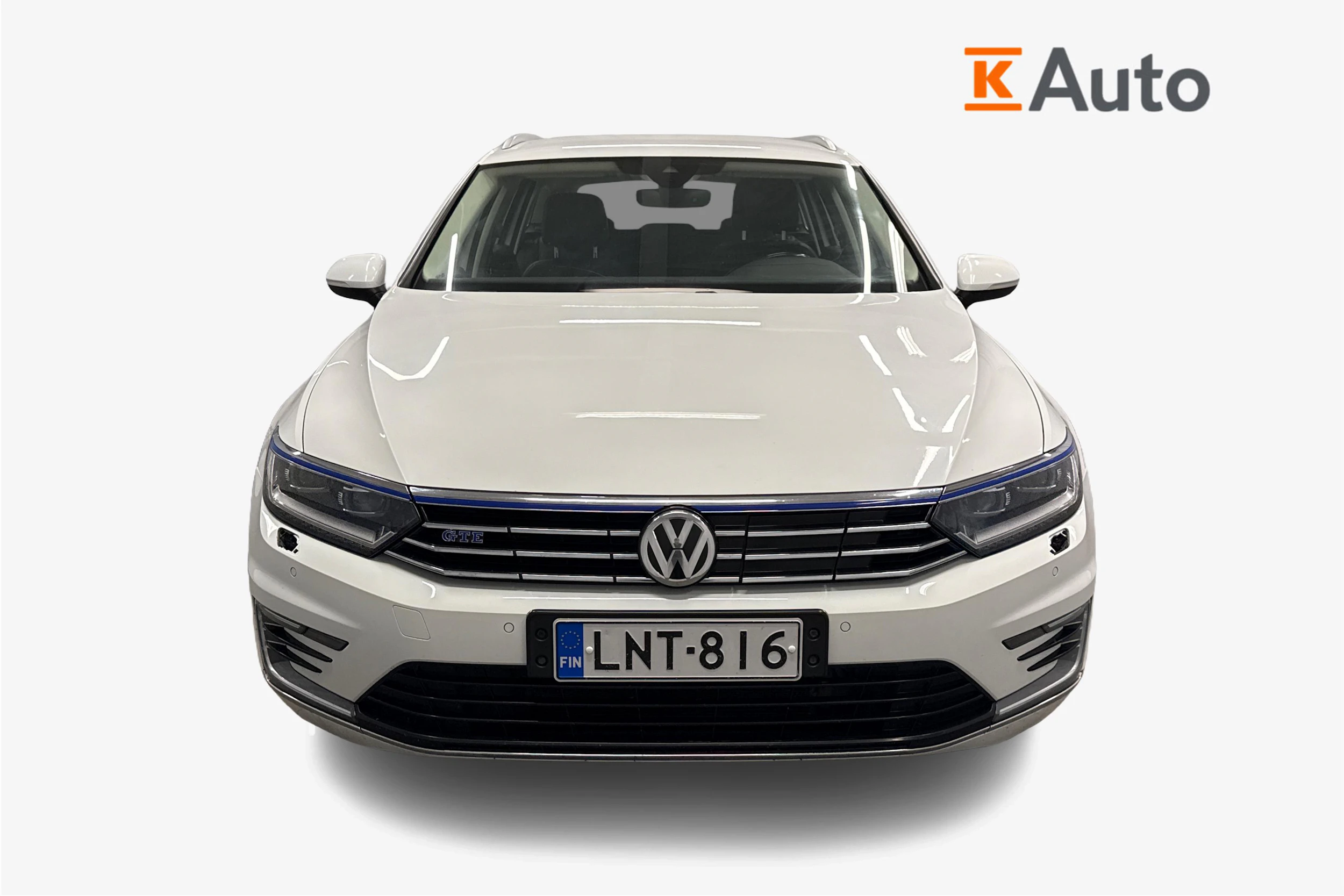 valkoinen Volkswagen Passat 2017 kuva 4.