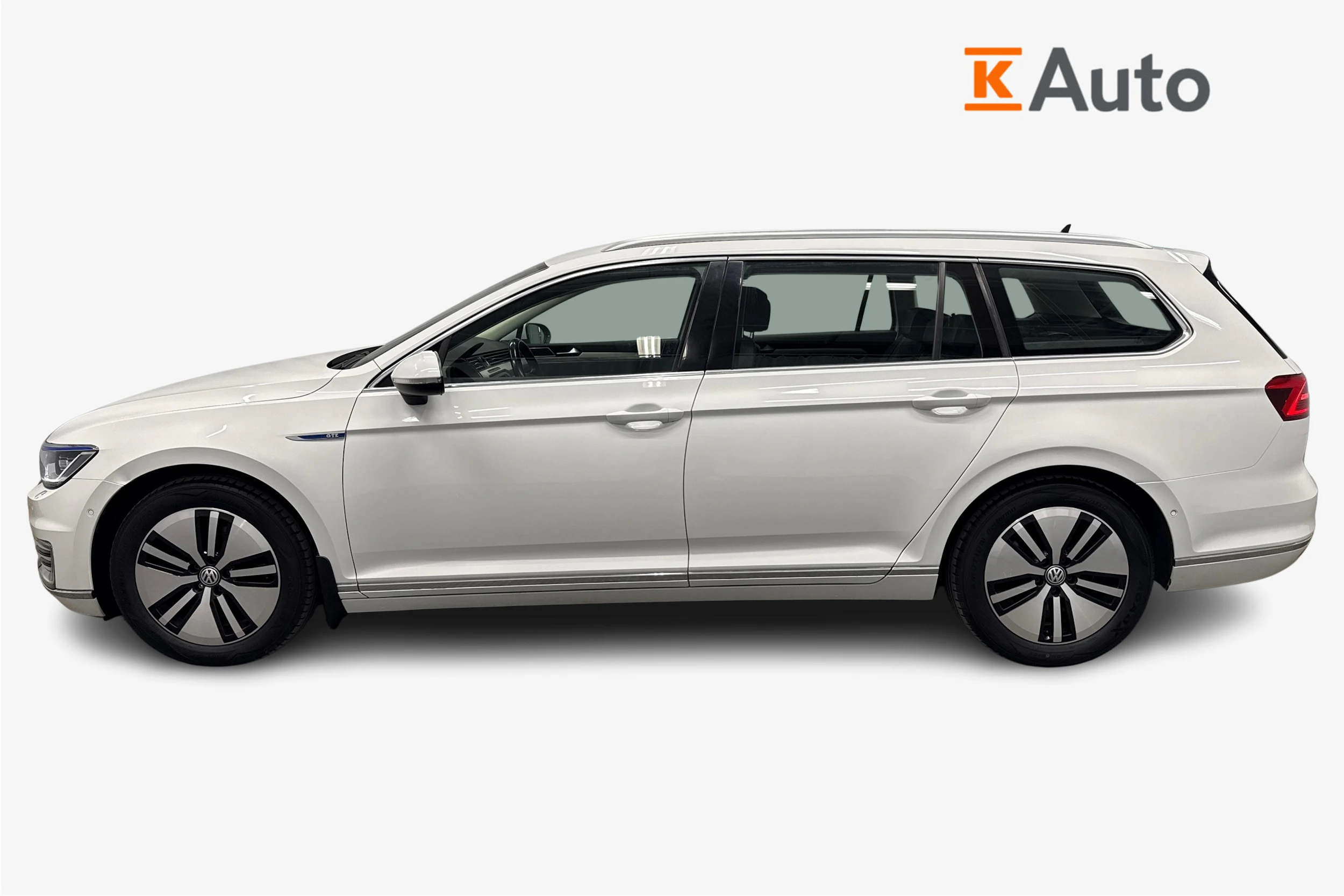valkoinen Volkswagen Passat 2017 kuva 5.