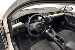 valkoinen Volkswagen Passat 2017 kuva 6.