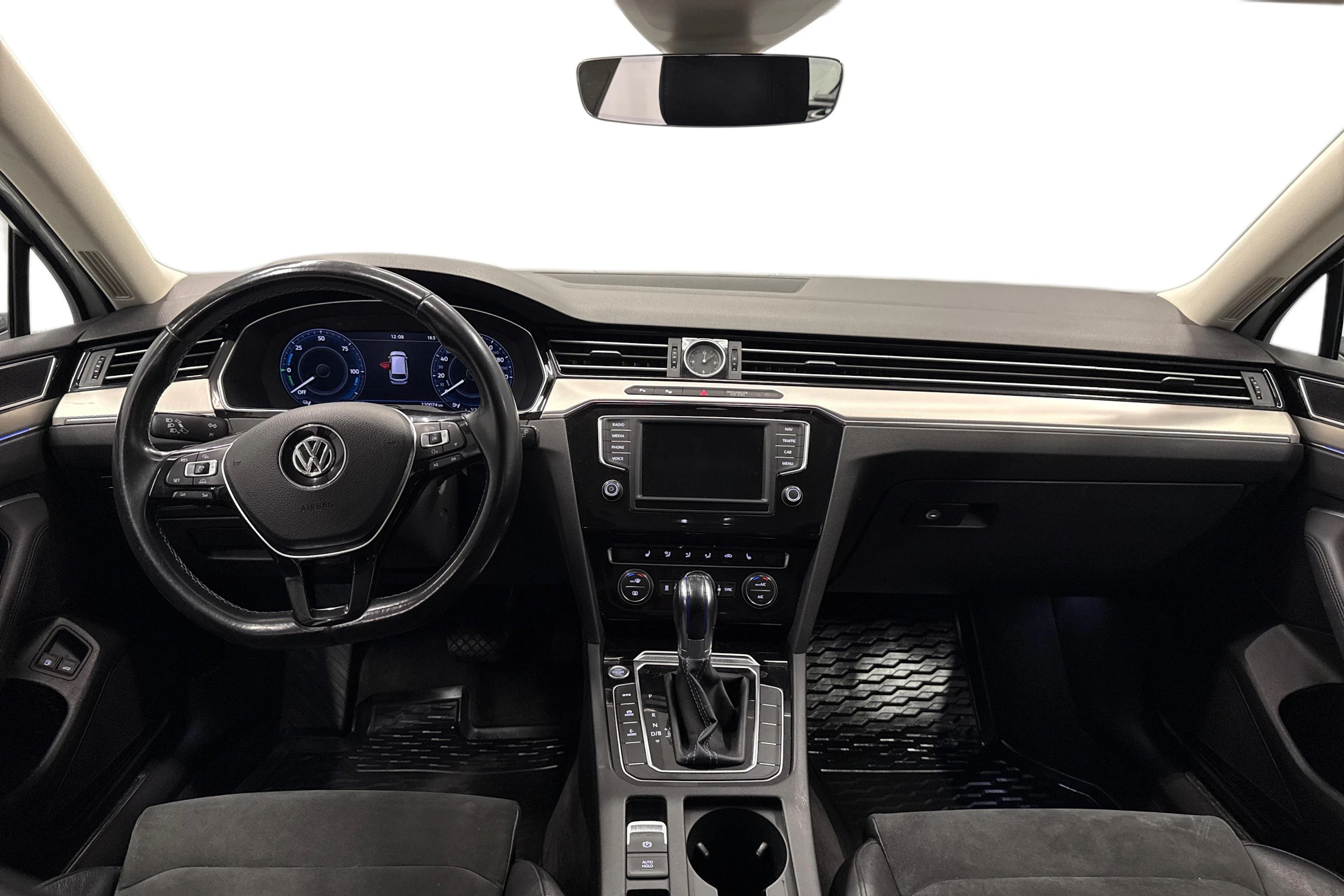 valkoinen Volkswagen Passat 2017 kuva 7.