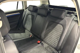 valkoinen Volkswagen Passat 2017 kuva 8.