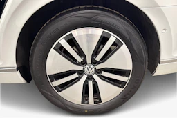 valkoinen Volkswagen Passat 2017 kuva 9.