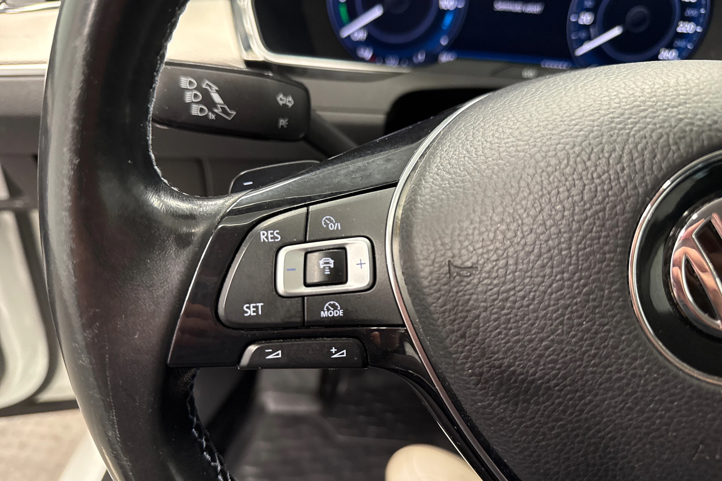 valkoinen Volkswagen Passat 2017 kuva 11.