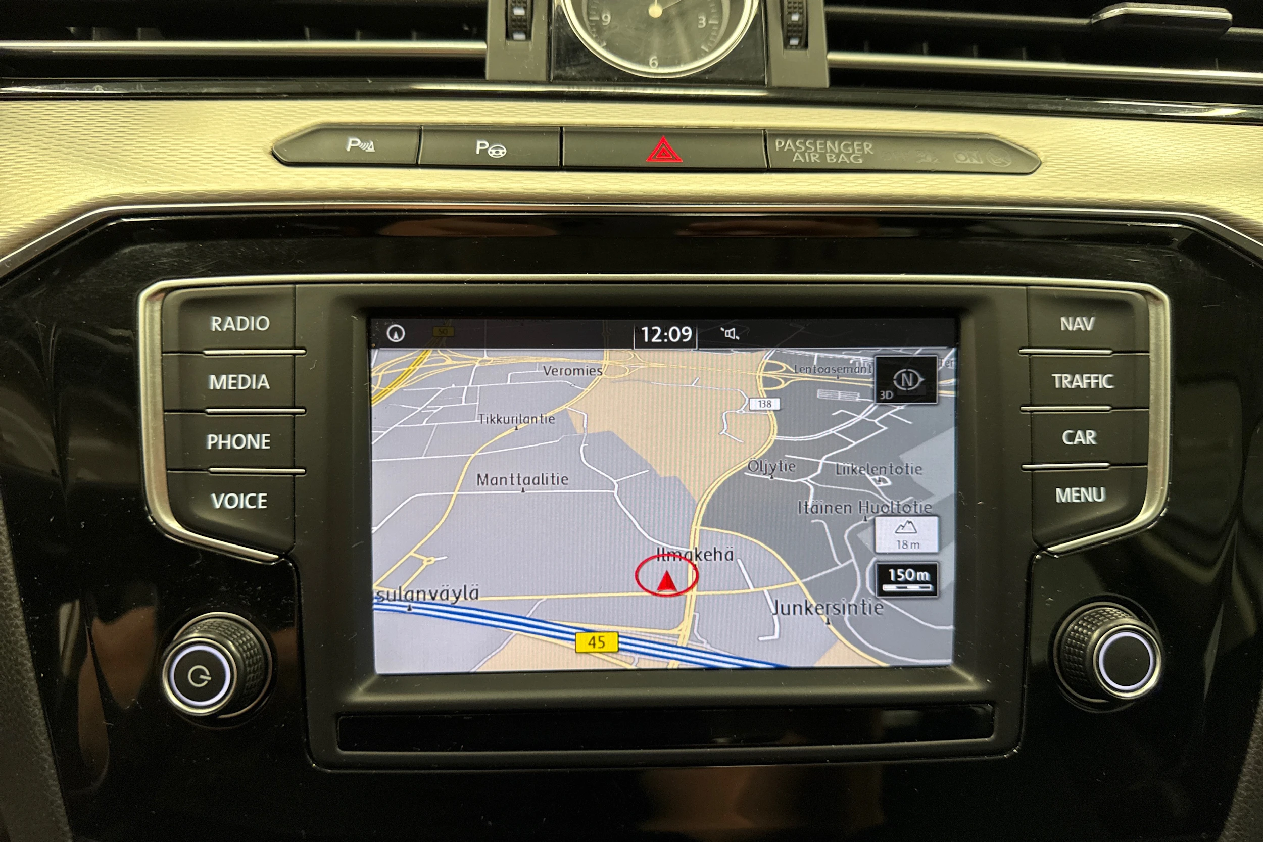 valkoinen Volkswagen Passat 2017 kuva 13.