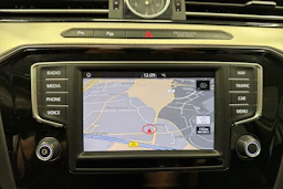 valkoinen Volkswagen Passat 2017 kuva 13.