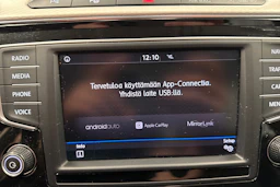 valkoinen Volkswagen Passat 2017 kuva 15.