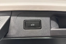 valkoinen Volkswagen Passat 2017 kuva 17.
