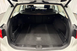 valkoinen Volkswagen Passat 2017 kuva 18.