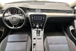 harmaa Volkswagen Passat 2017 kuva 7.
