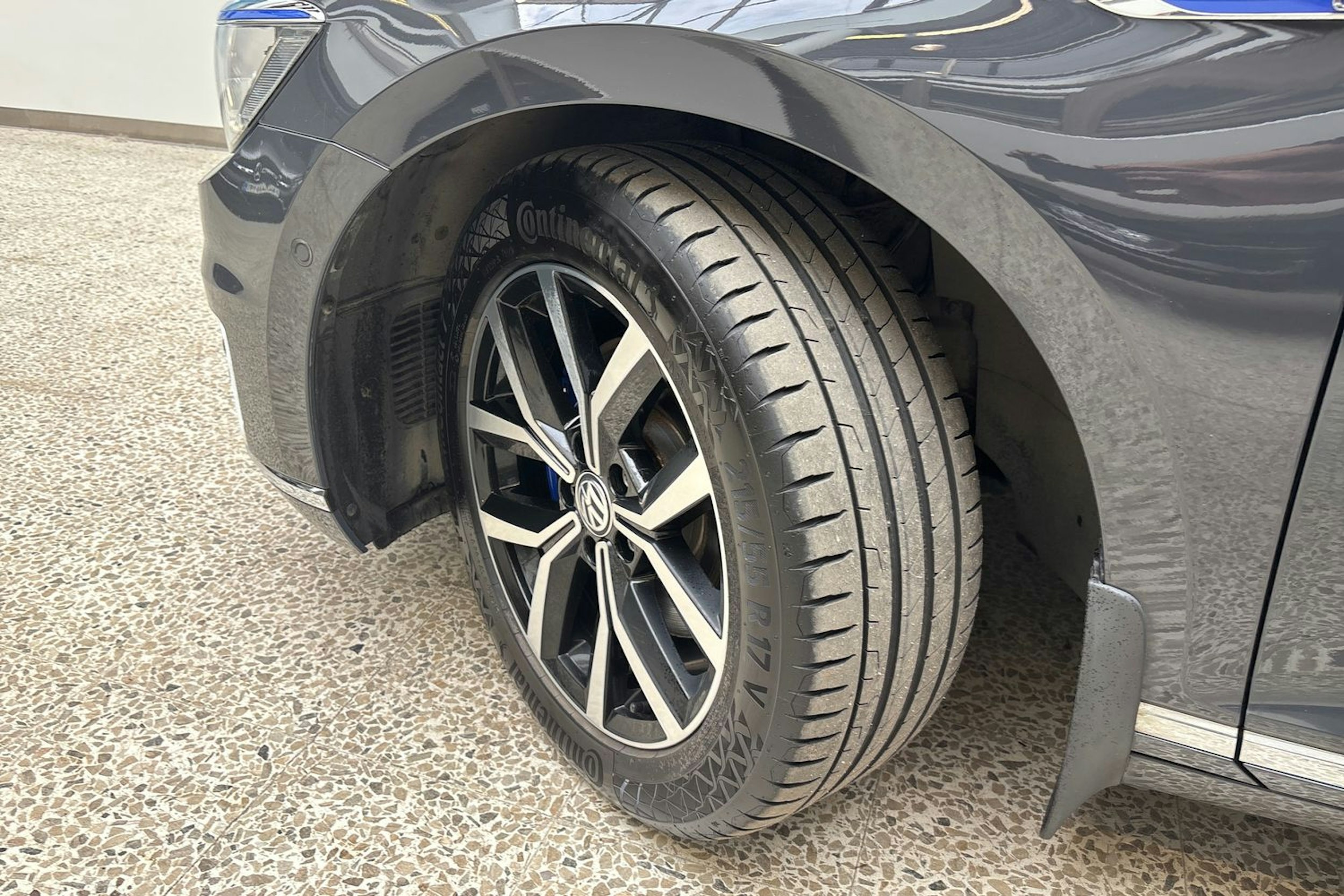 harmaa Volkswagen Passat 2017 kuva 10.
