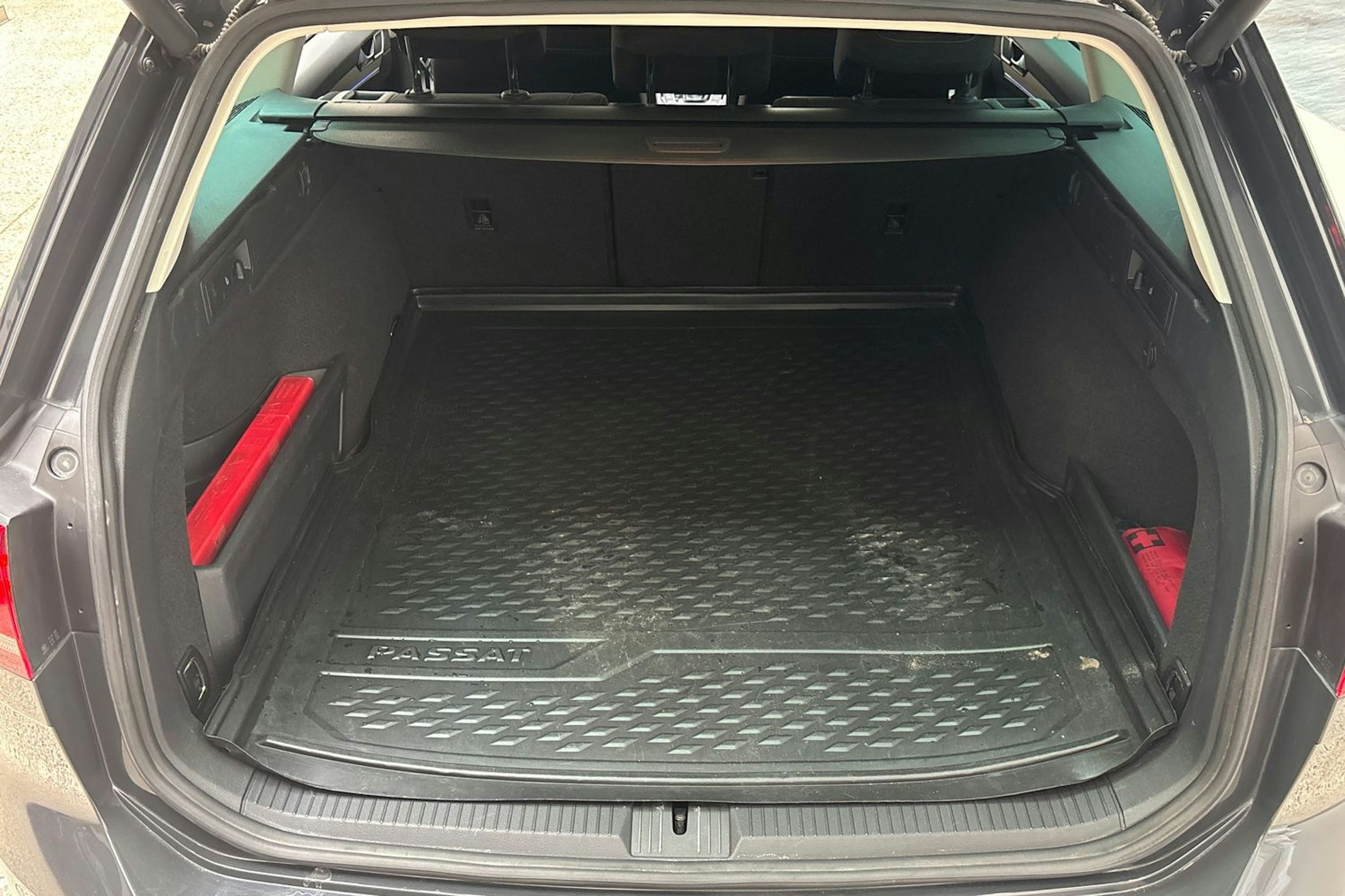 harmaa Volkswagen Passat 2017 kuva 11.