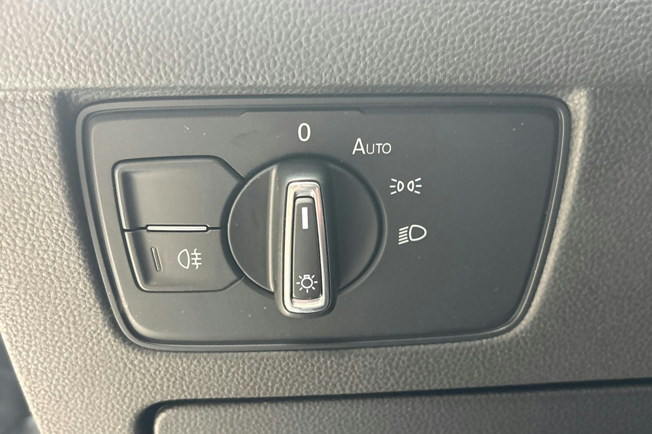 harmaa Volkswagen Passat 2017 kuva 15.