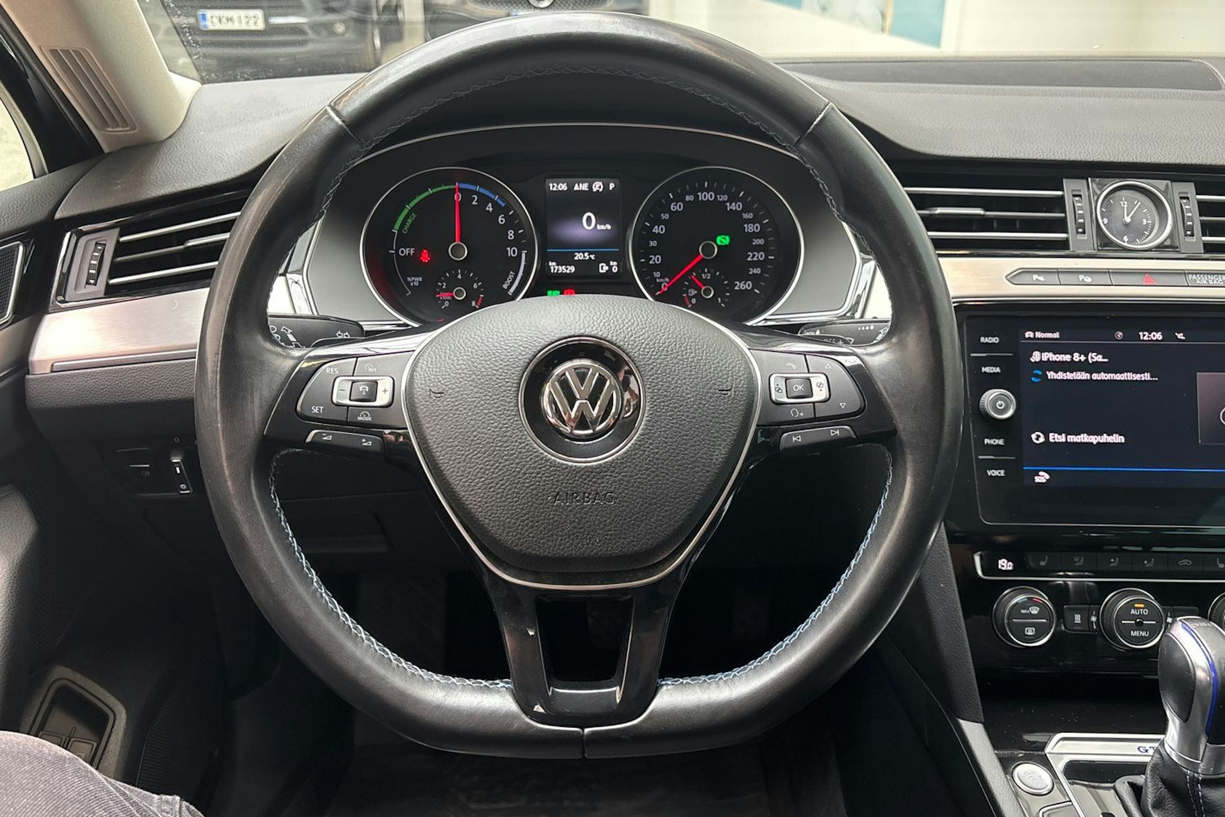 harmaa Volkswagen Passat 2017 kuva 16.