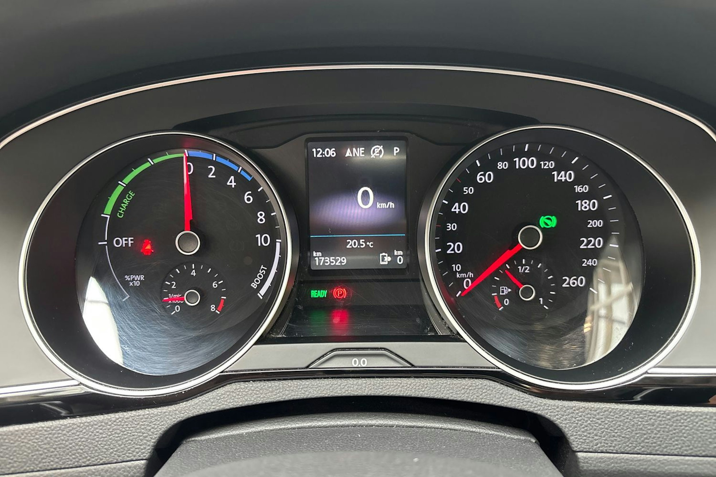 harmaa Volkswagen Passat 2017 kuva 17.