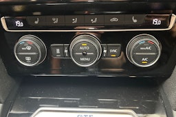 harmaa Volkswagen Passat 2017 kuva 24.