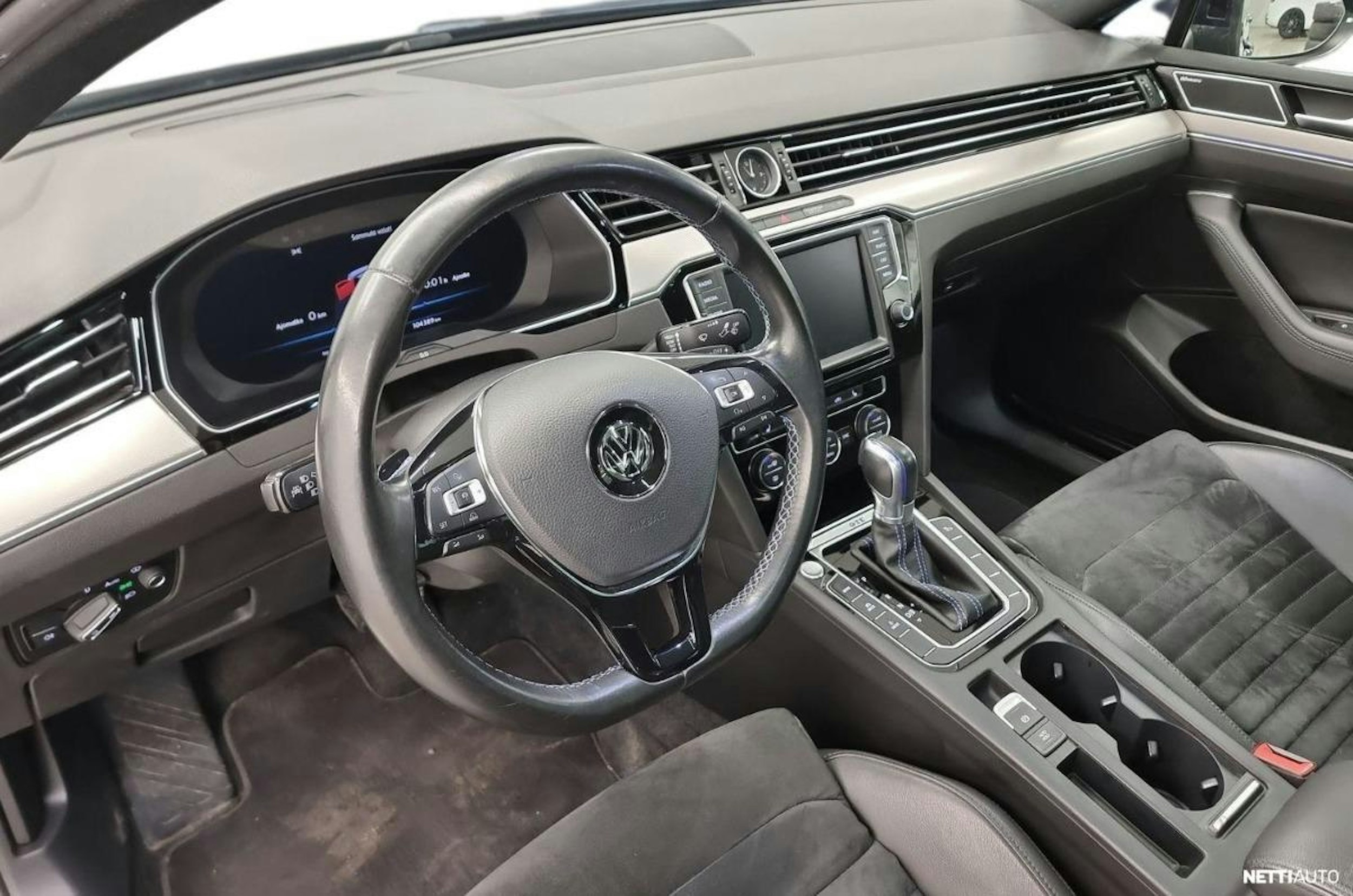 sininen Volkswagen Passat 2017 kuva 6.