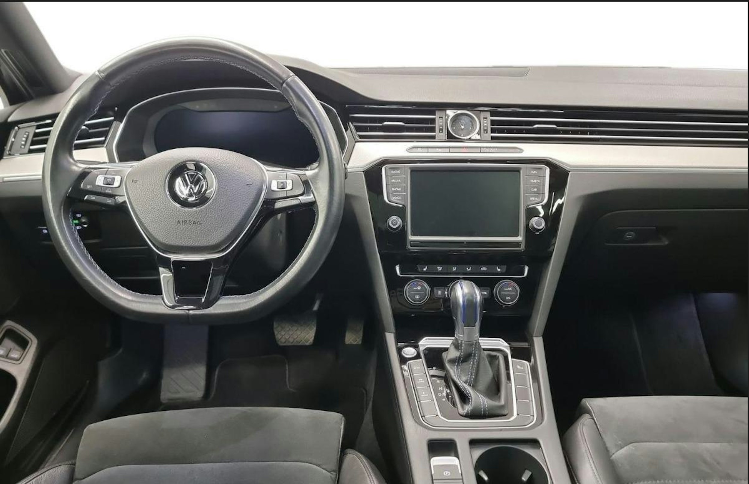 sininen Volkswagen Passat 2017 kuva 7.