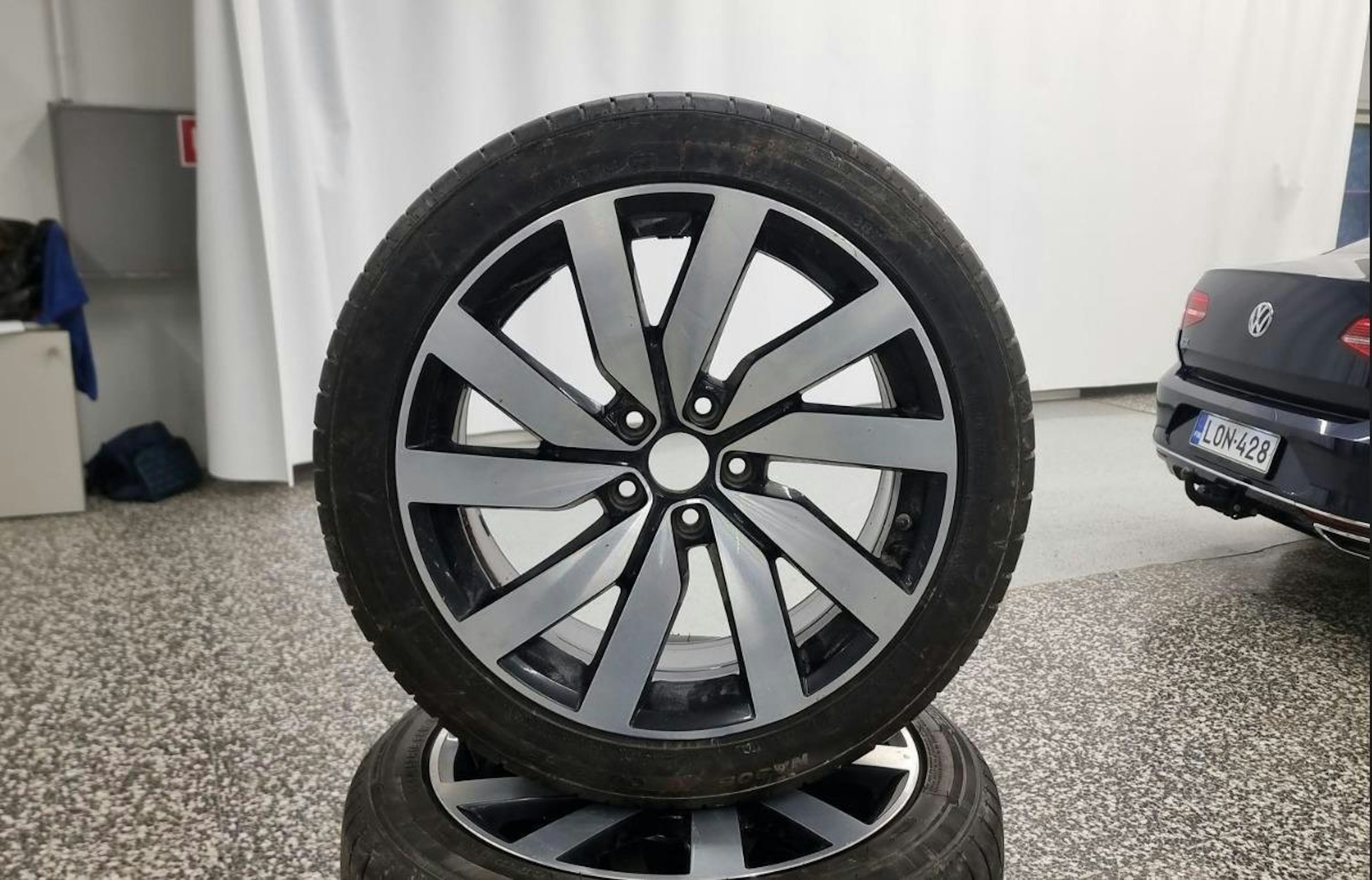 sininen Volkswagen Passat 2017 kuva 10.