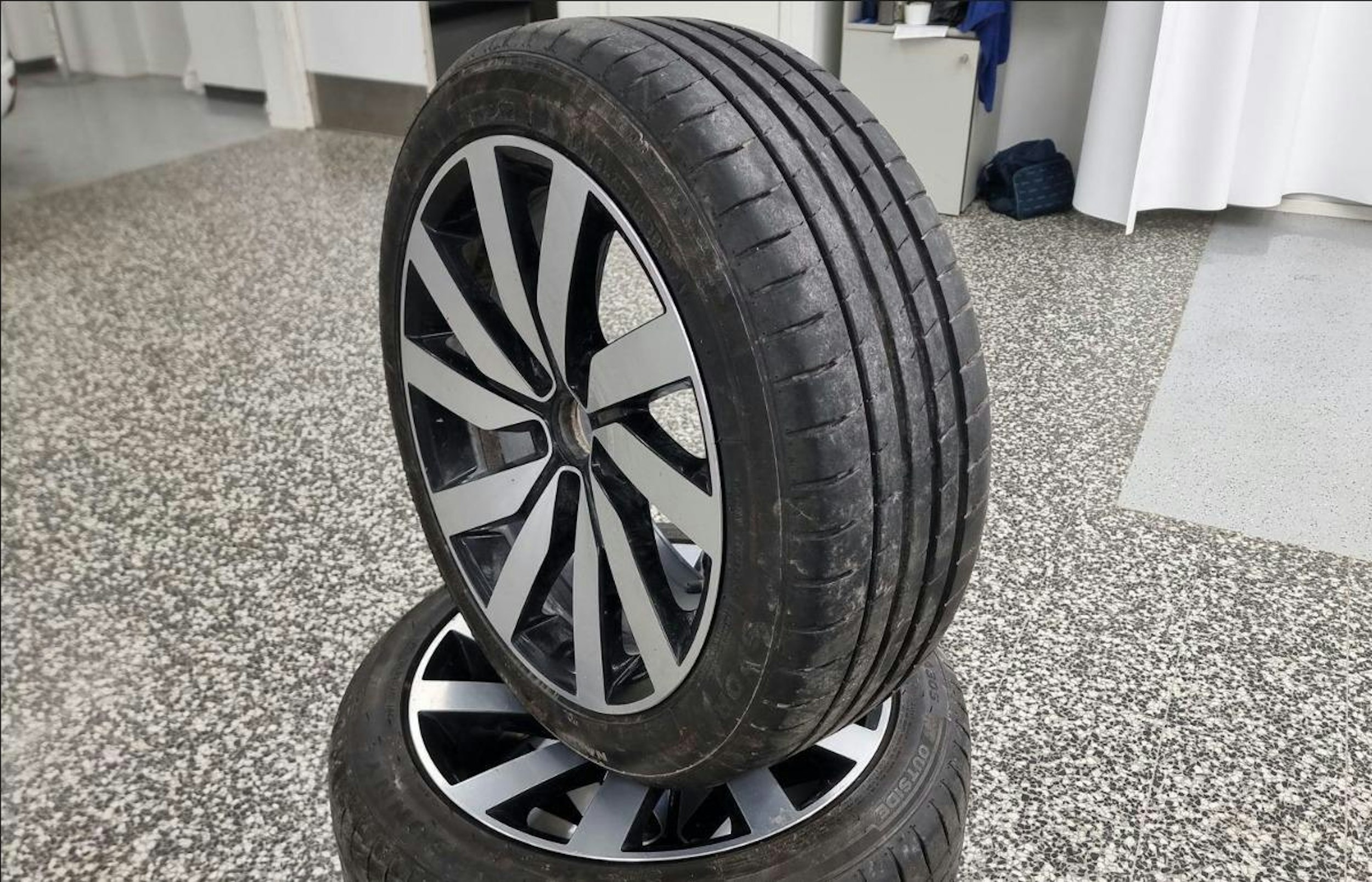 sininen Volkswagen Passat 2017 kuva 11.