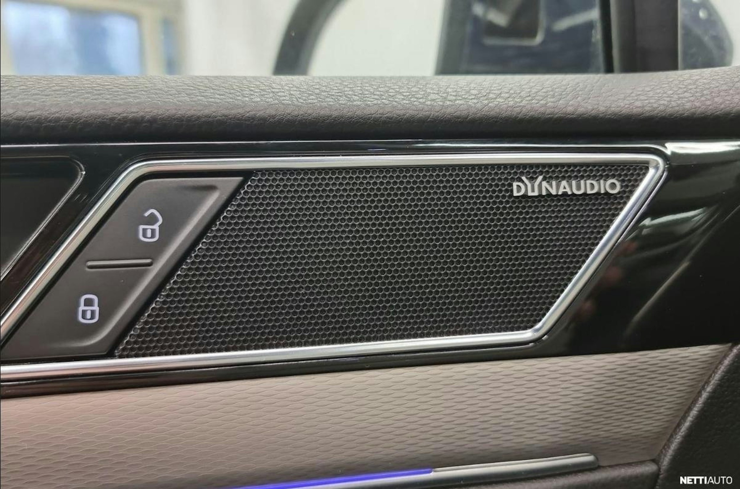 sininen Volkswagen Passat 2017 kuva 14.