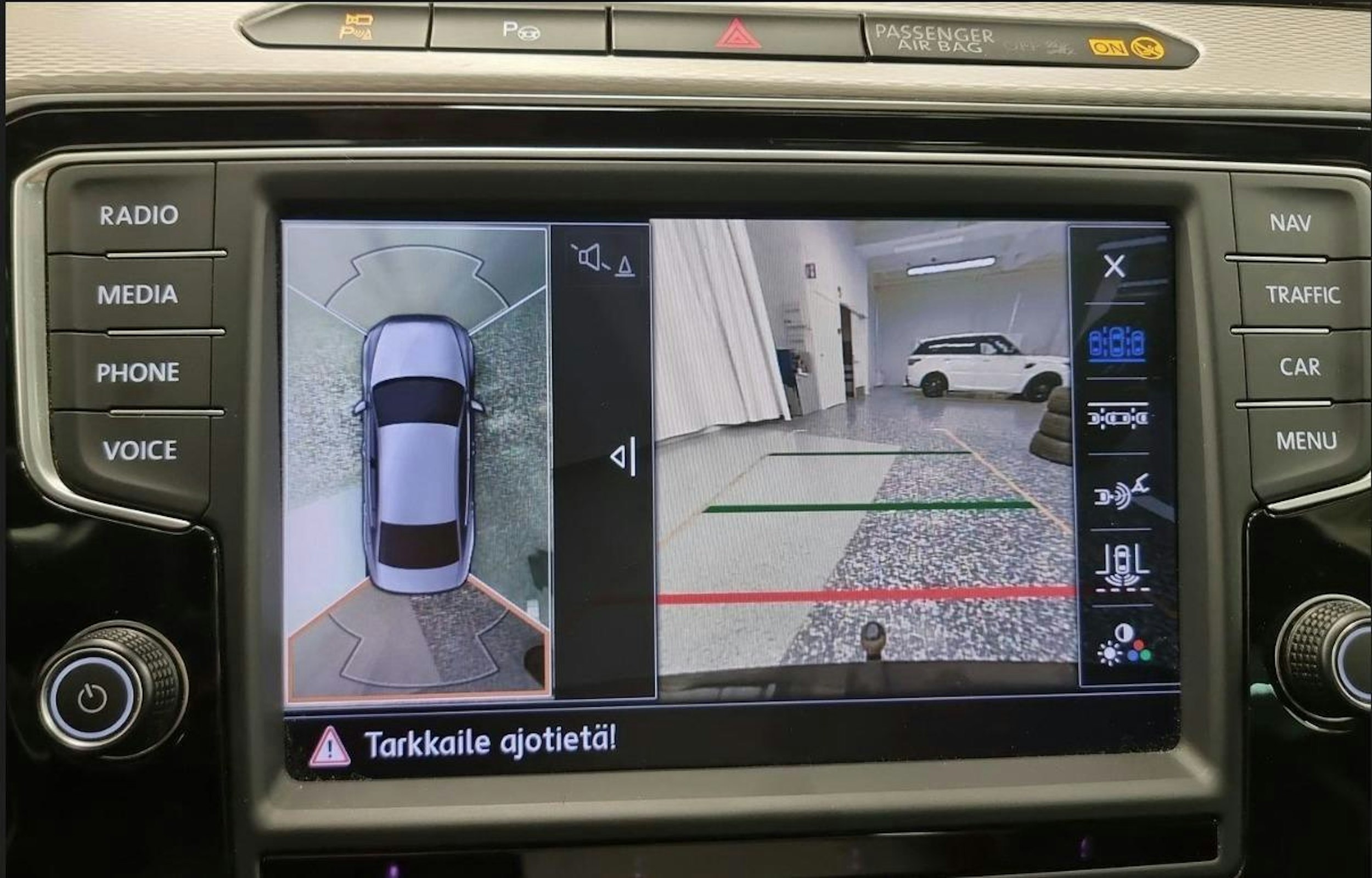 sininen Volkswagen Passat 2017 kuva 16.