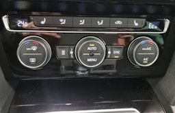 sininen Volkswagen Passat 2017 kuva 18.