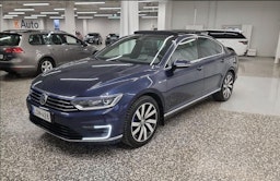 sininen Volkswagen Passat 2017 kuva 20.