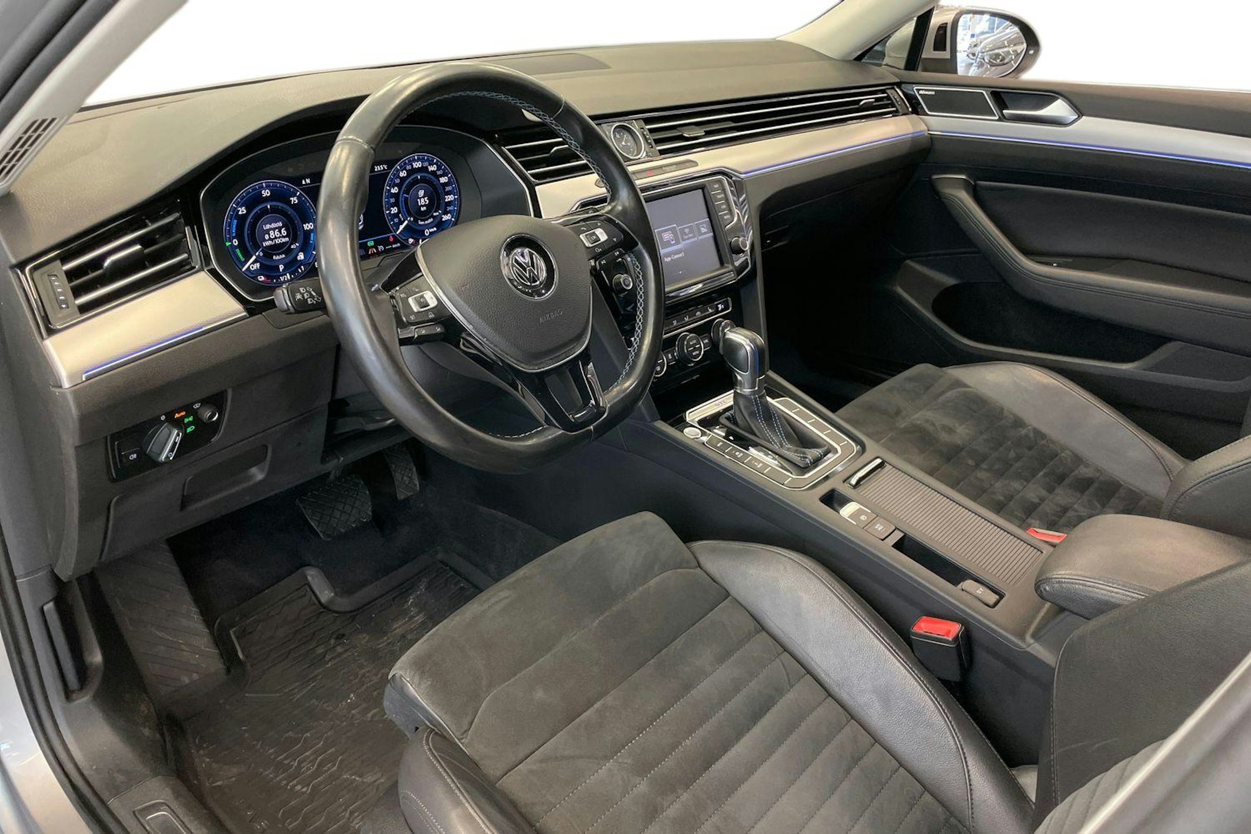 met. harmaa Volkswagen Passat 2017 kuva 6.